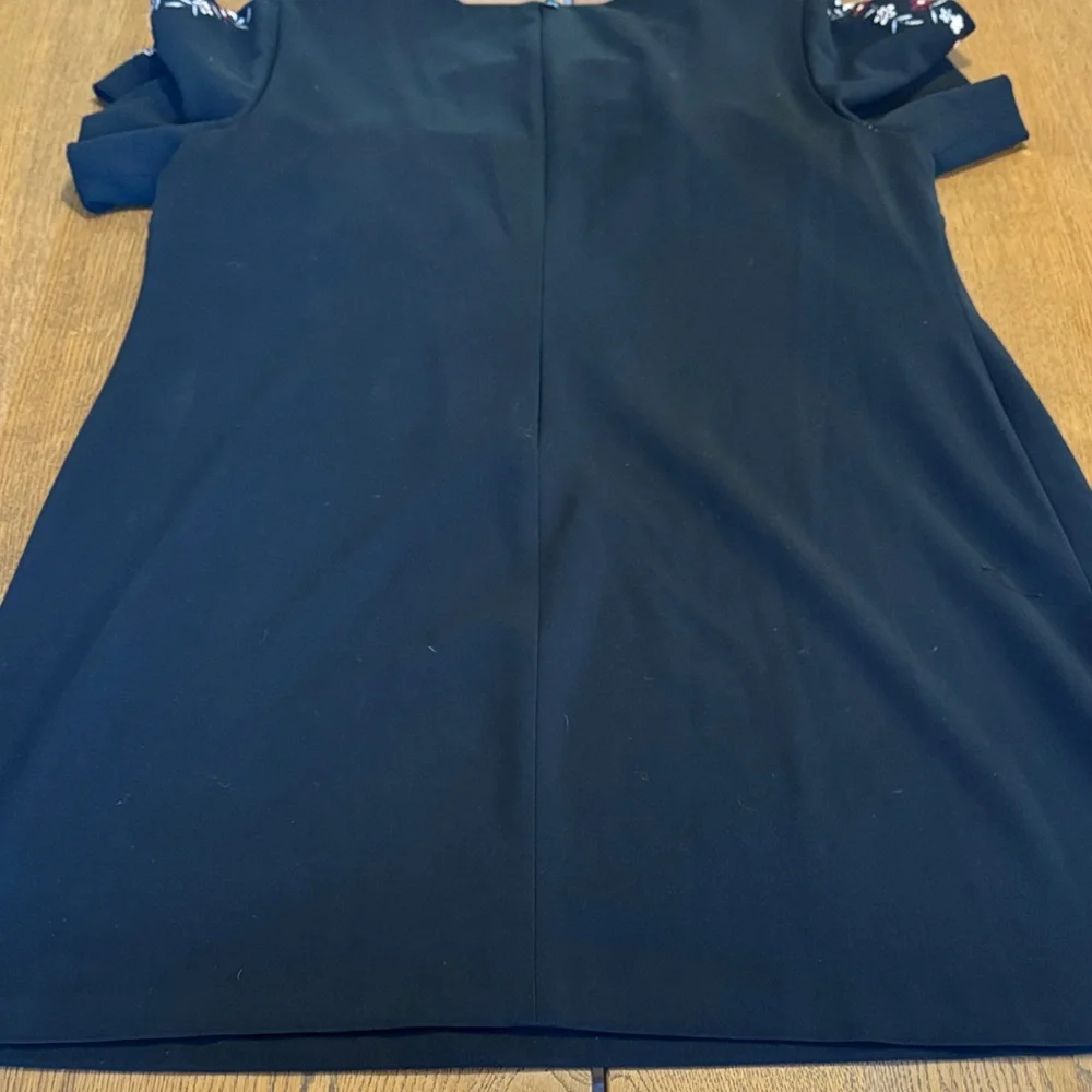 Calvin Klein - Picture 8 of 12